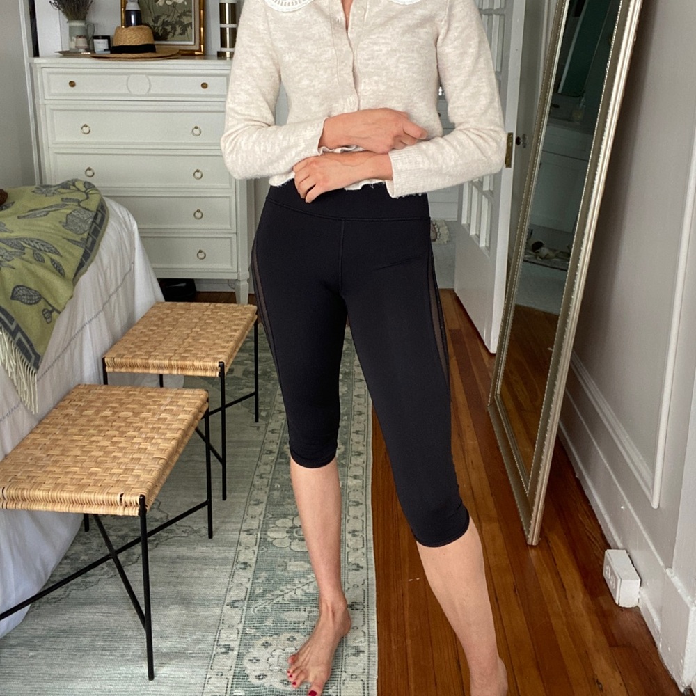 LuLulemon Biker Short Leggings with side cutout detail size 6